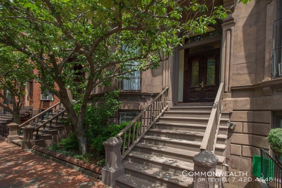 Foto del edificio - Two Level South End 2 bedroom Avail 9/1