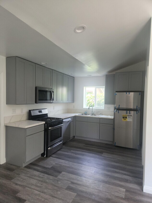 Primary Photo - 1219 W 47th St