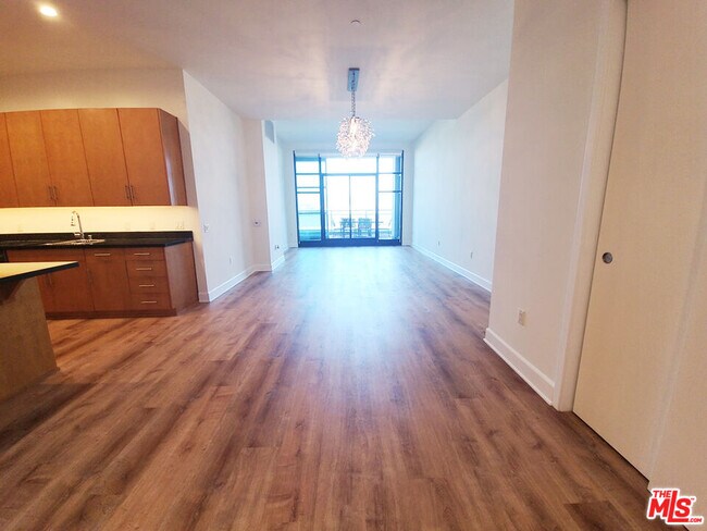 Foto del edificio - 3223 W 6th St