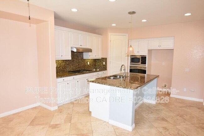 Building Photo - 3868 Lake Cir Dr