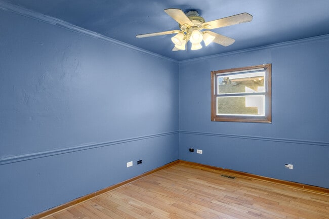 Building Photo - 26235 N Walnut Ave