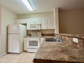 Building Photo - 1904 Alamanda Way