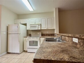 Building Photo - 1904 Alamanda Way