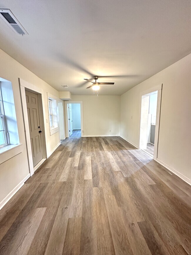 Foto del edificio - 2005 Henry Crumpton Dr