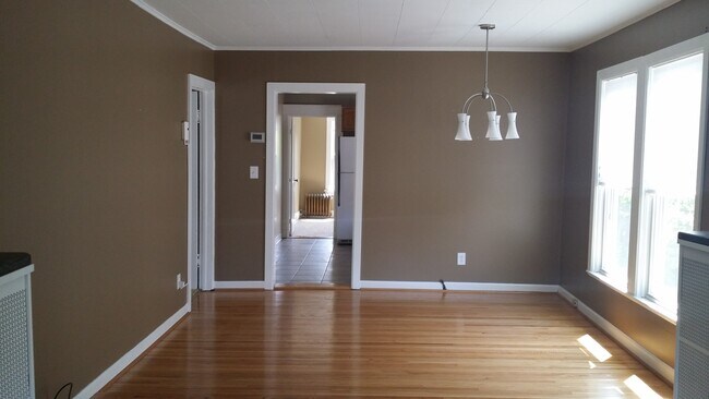 Sala de estar - 169 Norwalk Ave