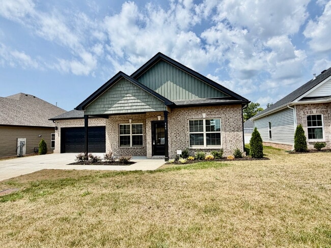 Building Photo - "Spacious 4-Bed, 3-Bath Gem on Woodrush Drive – Your Perfect Clarksville Retreat!"
