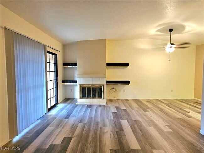 Foto del edificio - 2851 S Valley View Blvd