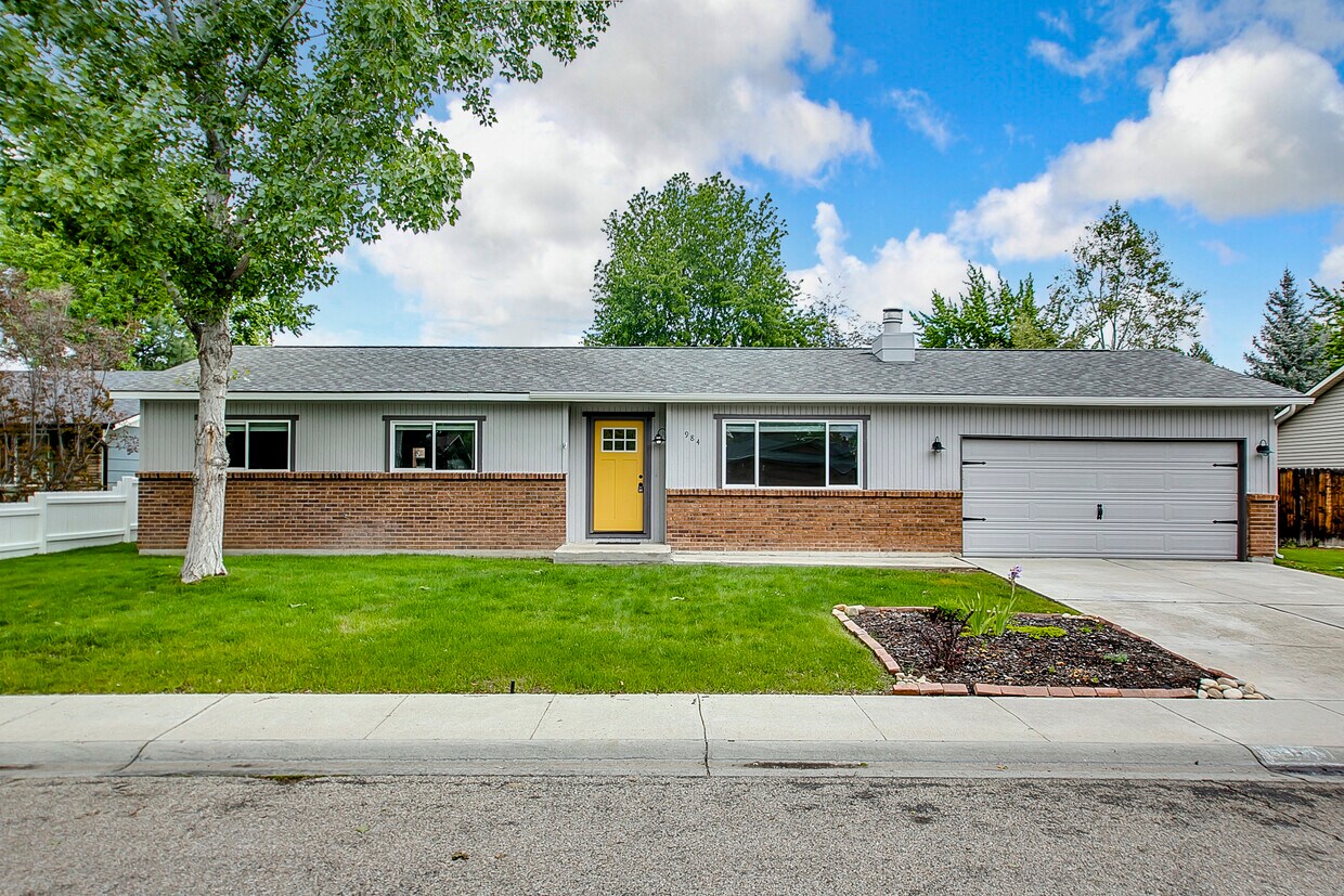 Primary Photo - 984 E Ironside Dr