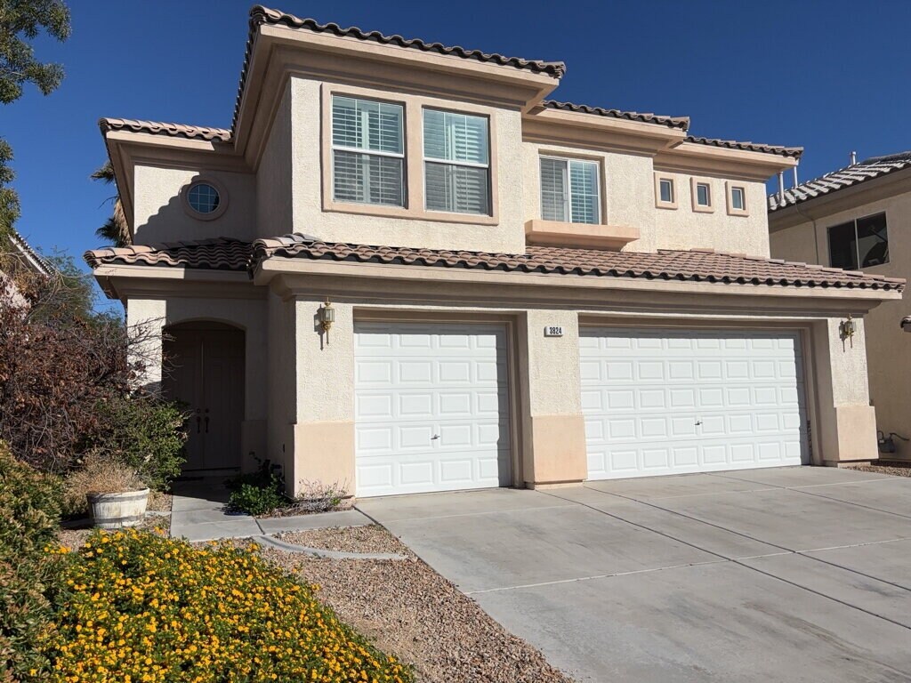 Foto principal - This wonderful 4-bedroom home is located i...