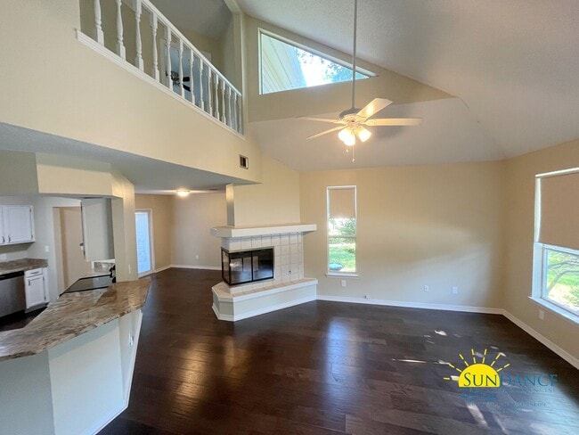 Building Photo - Stunning 3 Bedroom Home in desirable Crosswinds Landing of Fort Walton!