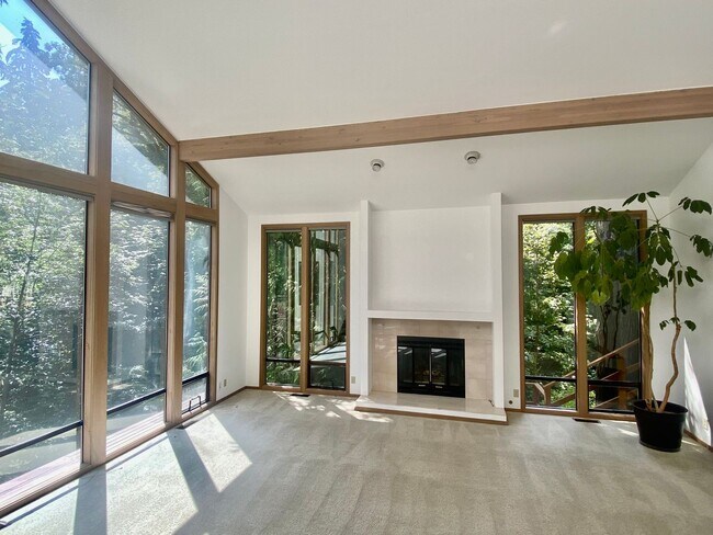 Building Photo - Elegant and Spacious Estate on Mercer Island