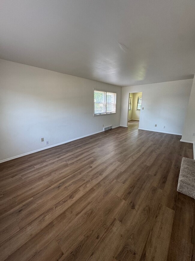 Building Photo - 5641 S 104th St