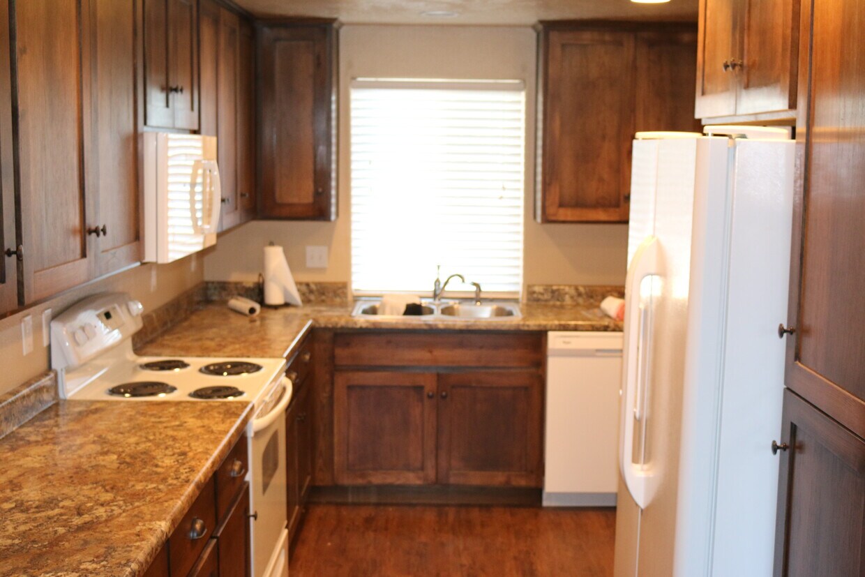 745 Columbine Way, Central Point, OR 97502 Townhome Rentals in