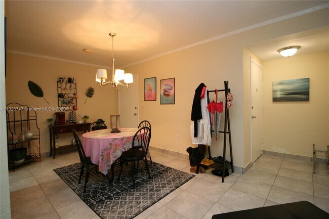 Foto del edificio - 9490 SW 77th Ave