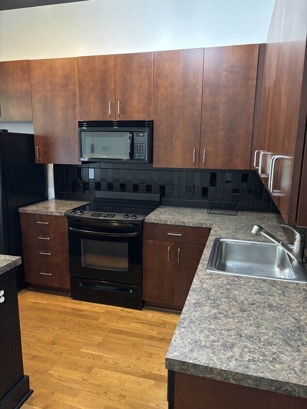 Foto principal - 810 W 4th St
