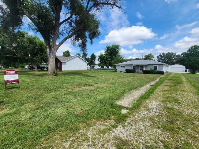 Building Photo - Charming 2-Bedroom Home On Terre Hautes North Side Near Terre Town School