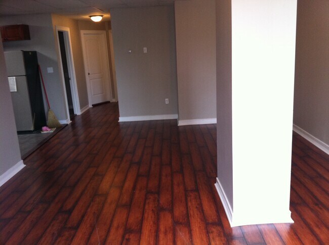Building Photo - 419 Cedar Ave
