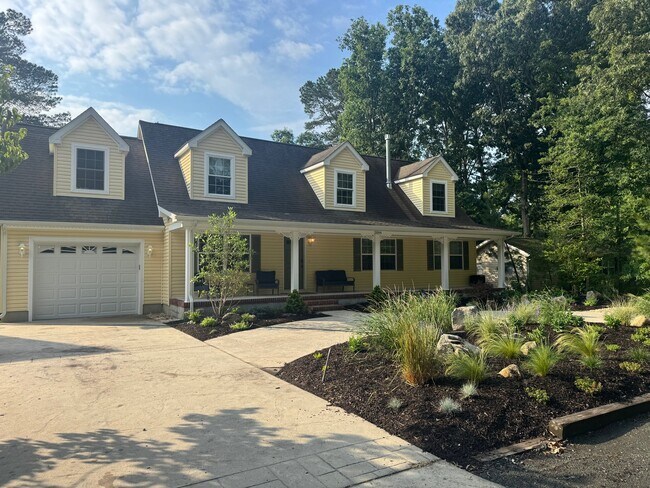Foto del edificio - 2094 Fieldcrest Dr
