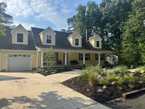 Building Photo - 2094 Fieldcrest Dr