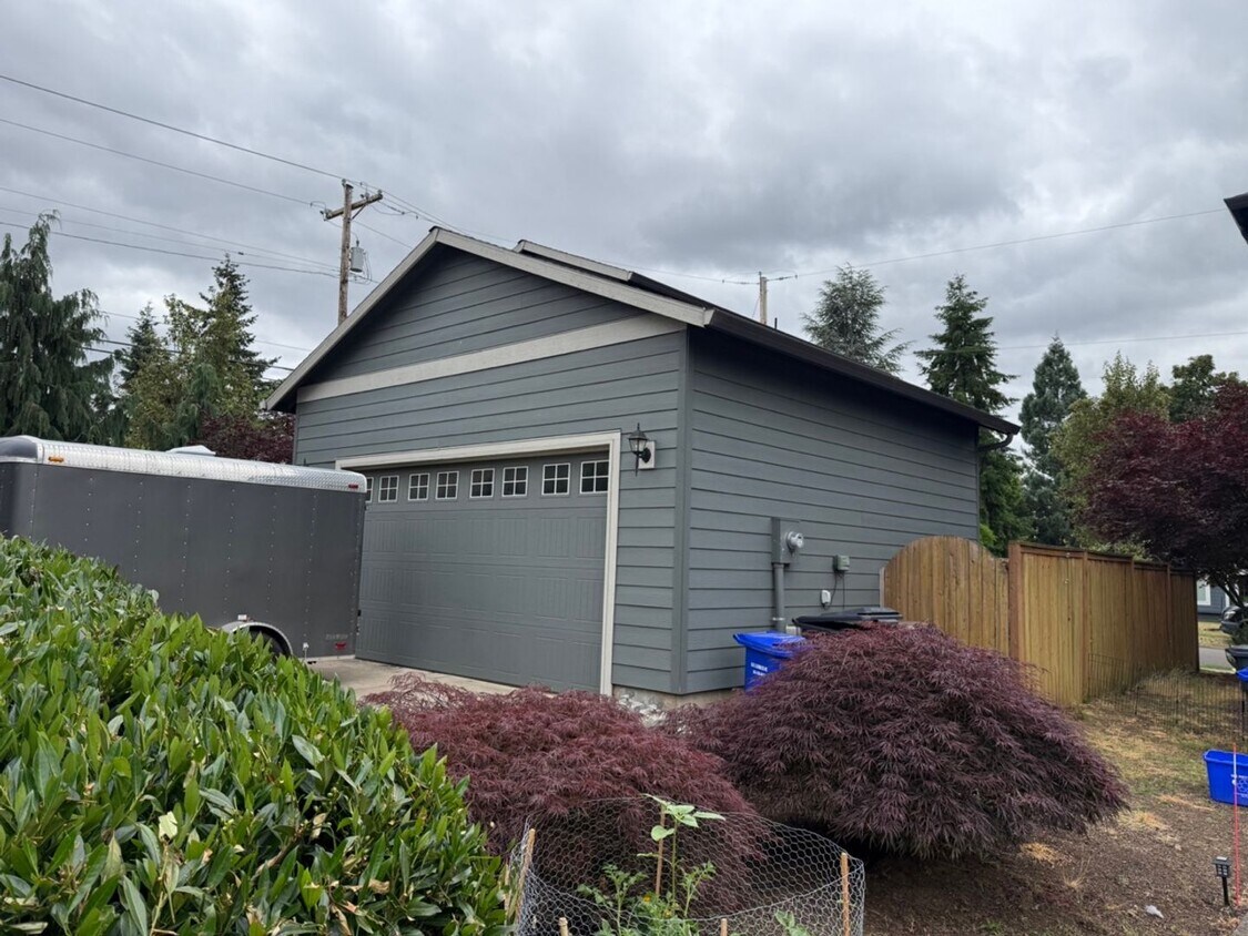Foto del edificio - 3 Bed, 2.5 Bath Home with Stainless Applia...