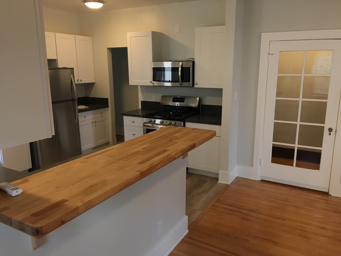 Foto principal - 1504 S Bronson Ave