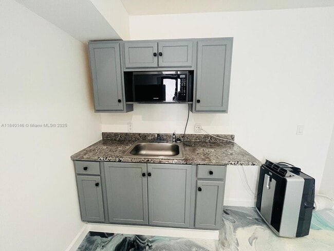Foto del edificio - 17615 NW 85th Ave