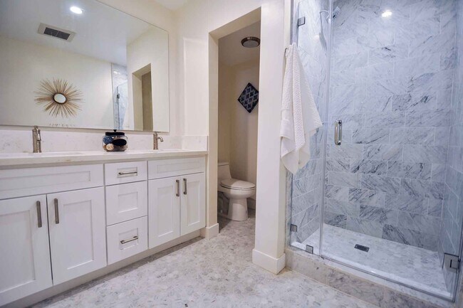 Building Photo - 2021 California Ave