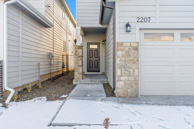Building Photo - 2207 E Danzee Dr