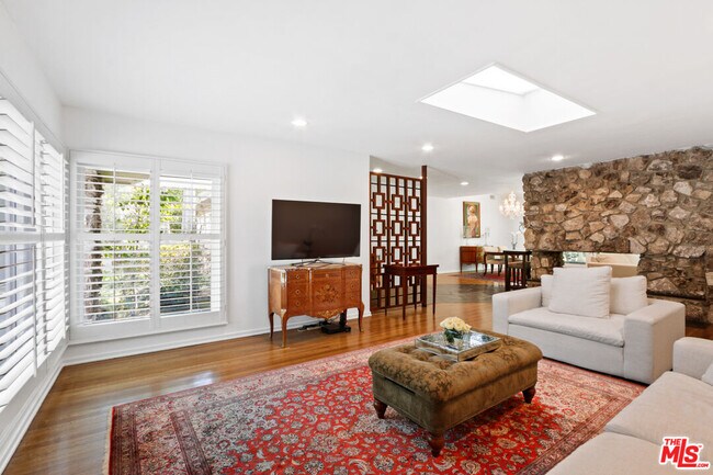 Building Photo - 2065 San Ysidro Dr