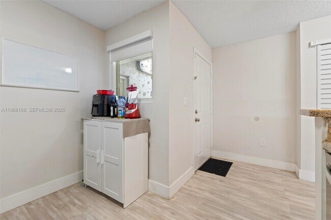 Foto del edificio - 4736 NW 114th Ave