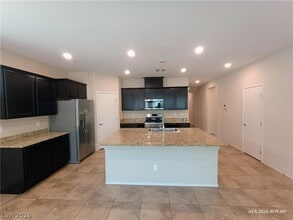 Building Photo - 2119 Del Aqua Ave