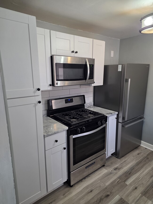 Foto del edificio - 5052 Azalea Dr