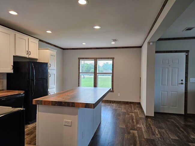 Dining area/kitchen - 1238 FM 667
