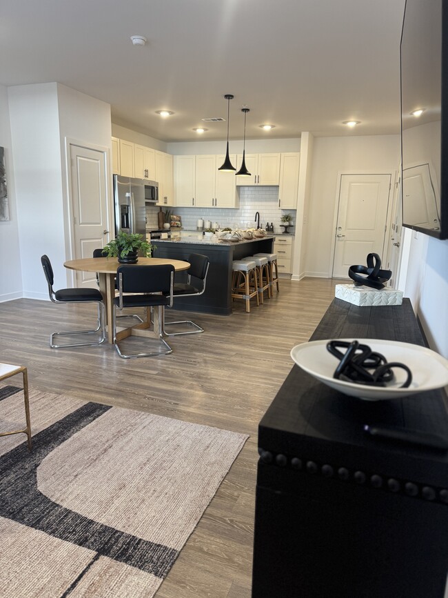 Building Photo - Colina Hillside