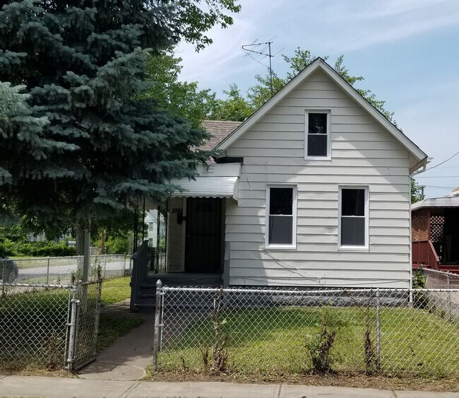 Foto del edificio - Clark/Fulton - 4 bed/1 bath - Single Famil...