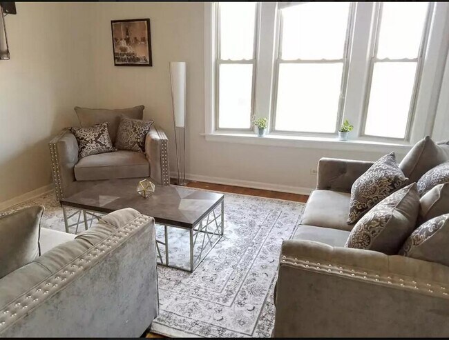 Foto del edificio - 3107 N Sheffield Ave
