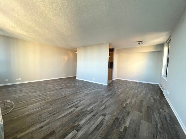 Building Photo - 5100 N Marine Dr