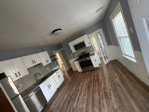 Building Photo - 269 Sargeant St