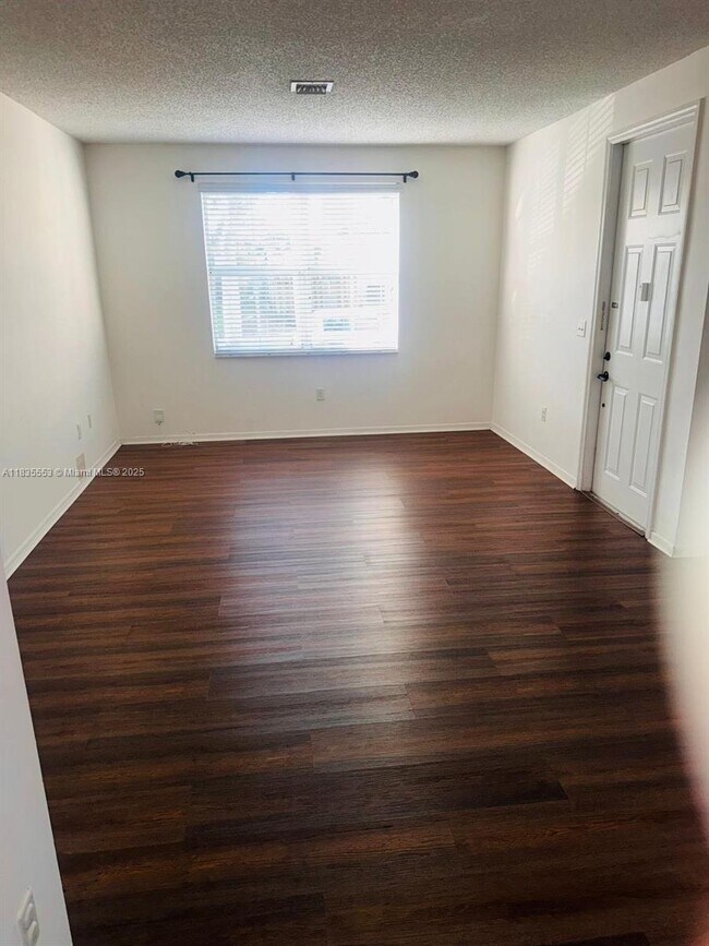 Foto del edificio - 4256 NE 9th St