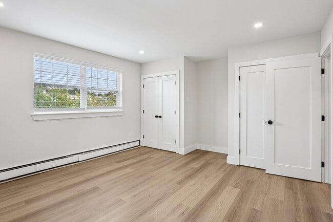 Building Photo - Petoni Apartments