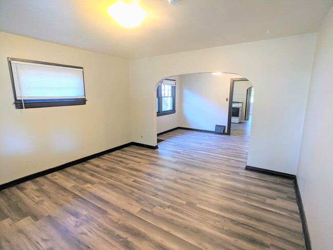 Building Photo - Jenny Lane Duplex