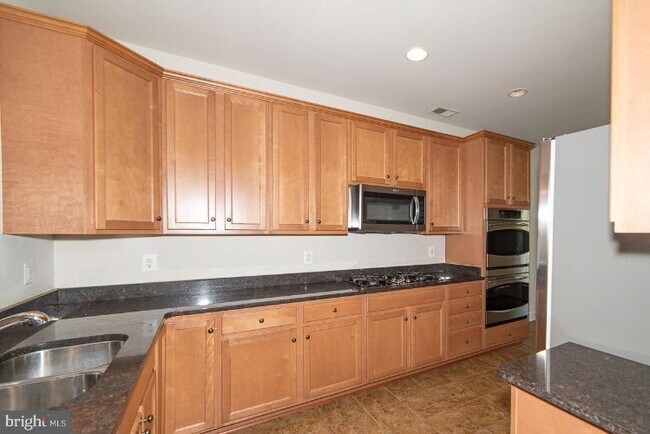 Building Photo - 8897 White Orchid Pl