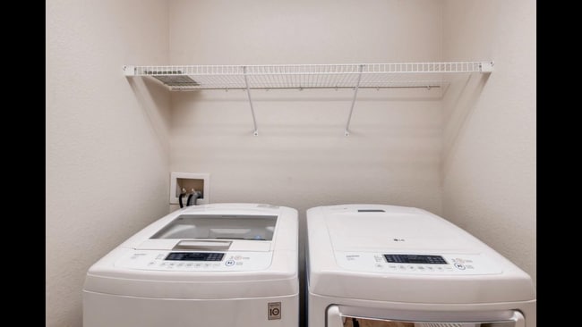 Building Photo - 324 E Fountain Blvd