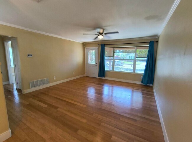 Foto del edificio - Cute 3 bedroom 2 bath Home Near the GFAFB!!!