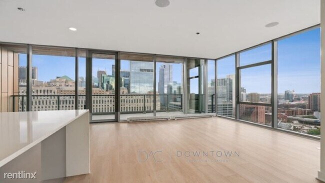 Building Photo - 3 br, 2 bath Condo - 330 W Illinois St,