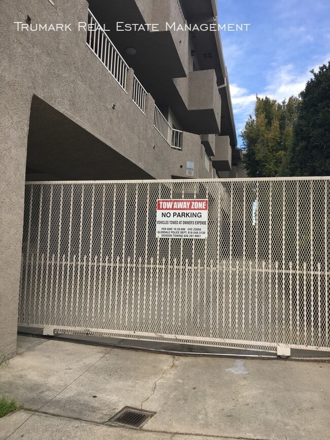 Building Photo - 1041 Allen Ave