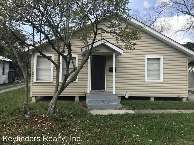 2 bed 1 bath house for rent