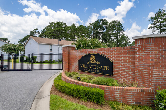 Entrada - Village Gate Apartments