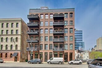 Building Photo - 154 W Hubbard St