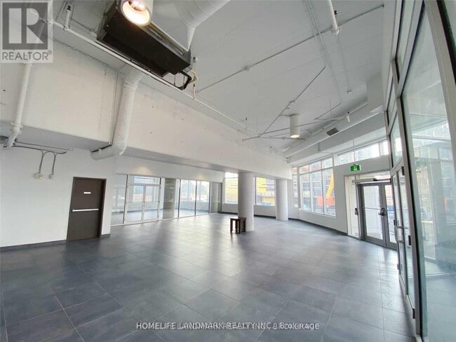 Building Photo - 158-2158 King St N